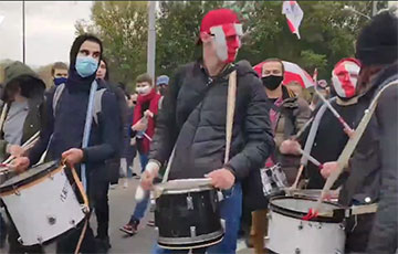 Воскресный Марш в Минске проходит под бой барабанов