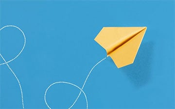 Американец установил рекорд по количеству собранных за час бумажных самолетов