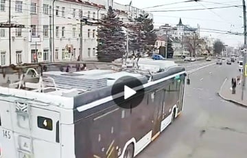 В Могилеве на переходе троллейбус сбил 12-летнюю девочку