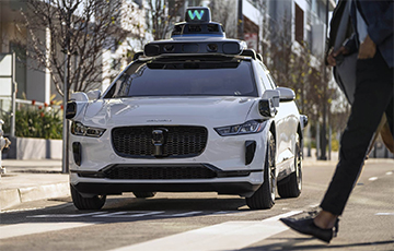 Роботакси Waymo помогло преступнику уйти от полиции