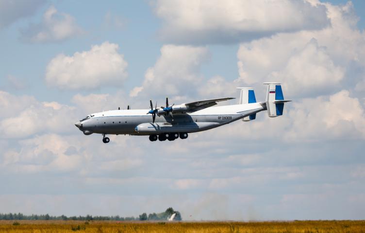 Самолет Ан-22 упал в Ивановской области РФ