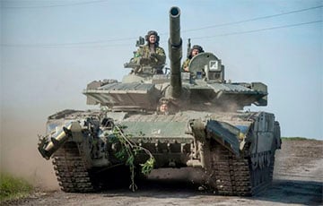Украинские бойцы 93-й бригады провели «парад» на трофейных московитских танках
