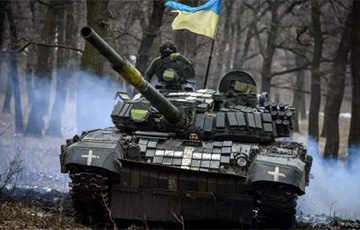 Украинский танк в упор разнес позиции оккупантов и забрал бойцов ВСУ из окружения