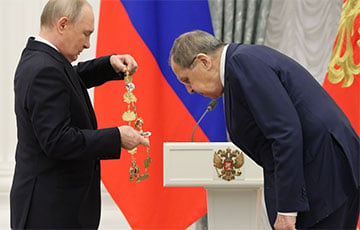 Путин наградил Лаврова высшим орденом РФ после развала отношений с половиной мира