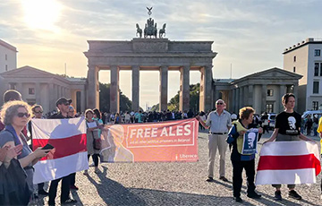 В Берлине прошла акция в поддержку Алеся Беляцкого