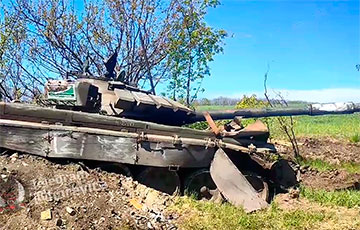 Украинские бойцы показали трофейный Т-72Б3 под Харьковом
