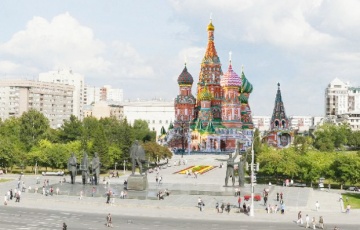 Под Новосибирском школа сложилась на глазах у детей