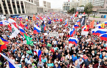 «Судей на мыло»: с какими плакатами пришли участники митинга в Москве