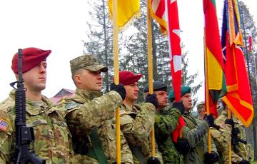 Инструкторы из США и Канады обучат украинских пехотинцев