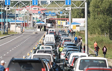 На выезд из Беларуси в Польшу стоит 29 автобусов