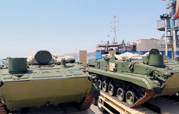 В Тунисе задержано российское судно с бронетехникой