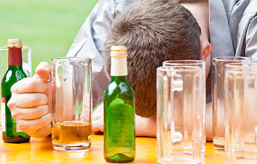 Ученые выяснили, почему после дешевого алкоголя так сильно болит голова