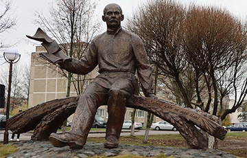 В Беларуси появился еще один памятник Якубу Коласу