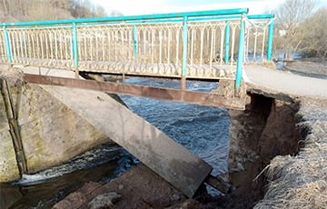 В беларусском Городке обрушился пешеходный мост