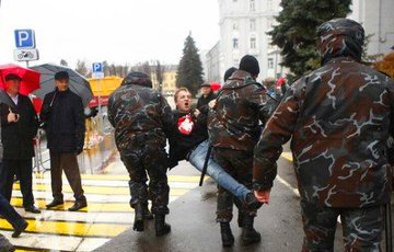 «Молодой Фронт» сорвал открытие памятника Ленину возле МТЗ