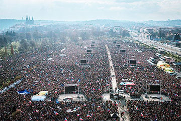 Многотысячный митинг против правительства Бабиша проходит в Праге