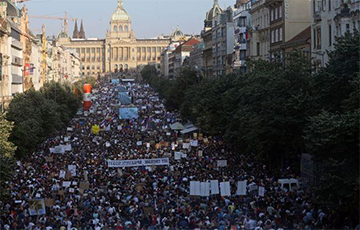 В Праге начался многотысячный антиправительственный протест