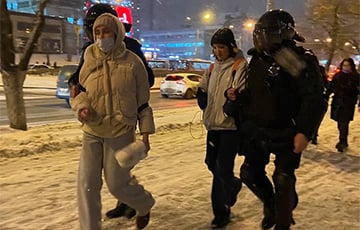 Россияне вышли на антивоенные марши в 44 городах