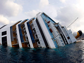 Скалы под лайнером "Коста Конкордиа" начали рушиться