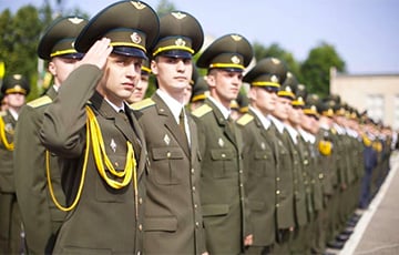 Лукашенко подписал указ о призыве на службу офицеров запаса