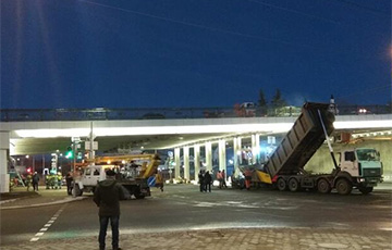 В Минске восстанавливают движение по маршрутам, закрывавшимся из-за обрушения моста на Немиге