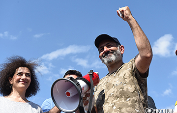 Пашинян призвал сторонников прекратить протесты 3 мая