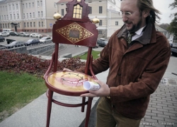 «Агрогламурный» стул Пушкина все-таки запретили