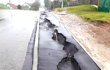 Фотофакт: Дорога под Смолевичами выглядит как тектонический разлом