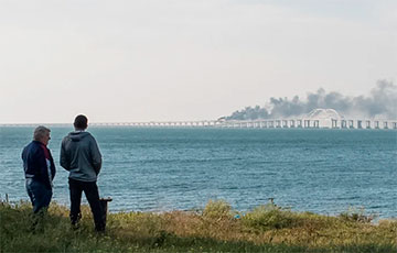Последствия мощного взрыва на Крымском мосту: фоторепортаж