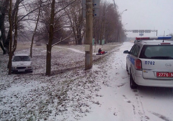 Появились первые жертвы первого снега среди водителей