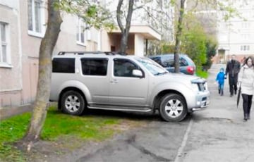 Сосед не так припарковался: можно ли выкладывать фото в домовые чаты