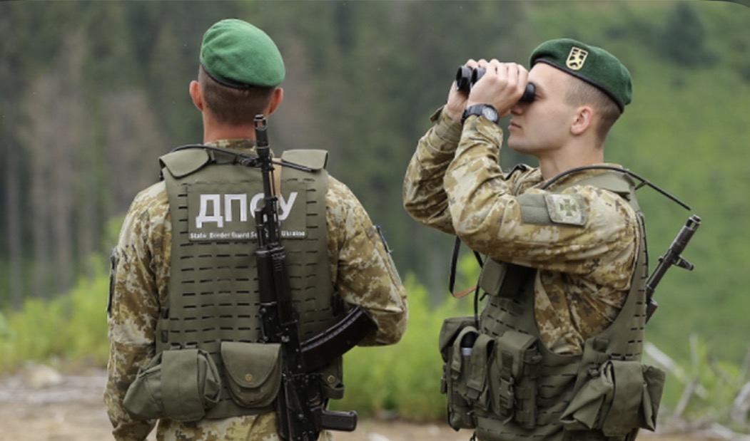 ГБР Украины: лесничий за $8000 водил украинских уклонистов в Беларусь