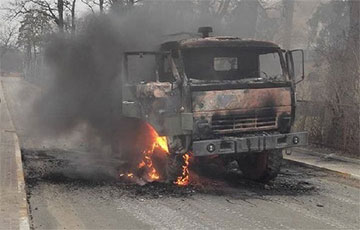 Жители Киевской области сожгли коктейлями Молотова технику оккупантов