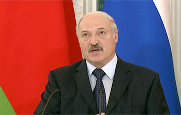С какими лицами белорусские чиновники слушали Лукашенко и Путина