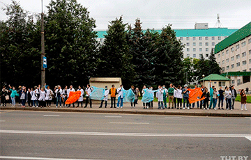 Медики Минского научно-практического центра хирургии вышли на акцию солидарности