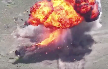 Московитский «черепахотанк» разлетелся вдребезги после удара дрона
