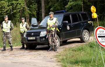 Автомобиль с контрабандными сигаретами из Беларуси протаранил машину литовских пограничников