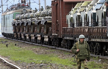 Подготовка вторжения: в Беларусь идут эшелоны с военной техникой РФ