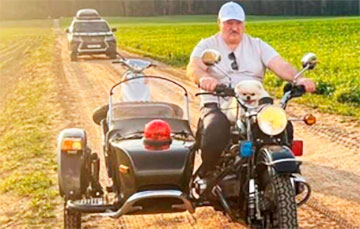 Лукашенко поехал на мотоцикле и нарушил ПДД