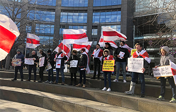 В Нью-Йорке провели акцию в защиту независимости Беларуси