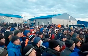 «Питаемся комбикормом, как свиньи»: рабочие «Газпрома» устроили бунт