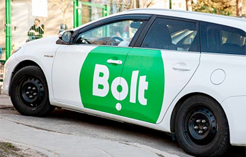 Беларусь вернула Литве водителя Bolt, врезавшегося в заграждение на границе