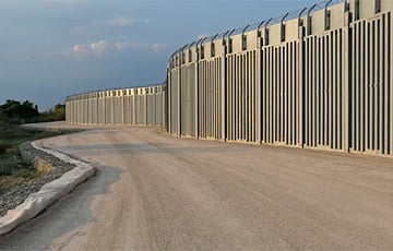 Польша уже построила 60 километров стены на границе с Беларусью
