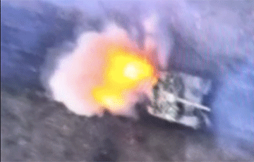 ВСУ показали, как уничтожают вражескую технику дронами-камикадзе