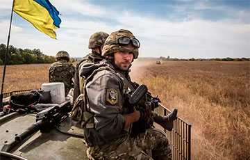 Появилось видео с украинскими военными, которые въехали в Беларусь на БТР