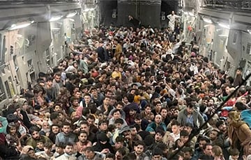 Американский самолет вывез из Кабула сразу 640 афганцев: фотофакт