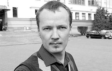 Парень, упавший с крыши на Октябрьской площади - поэт Игорь Кононович