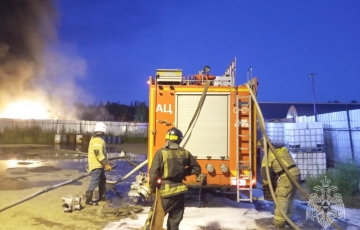 В Нижнем Новгороде после десятков взрывов вспыхнул мощный пожар