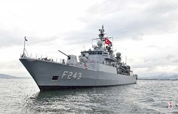 В Черное море вошли два фрегата Турции