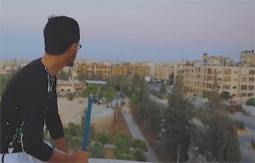 Видеофакт: Сириец поет рэп о России на развалинах Идлиба